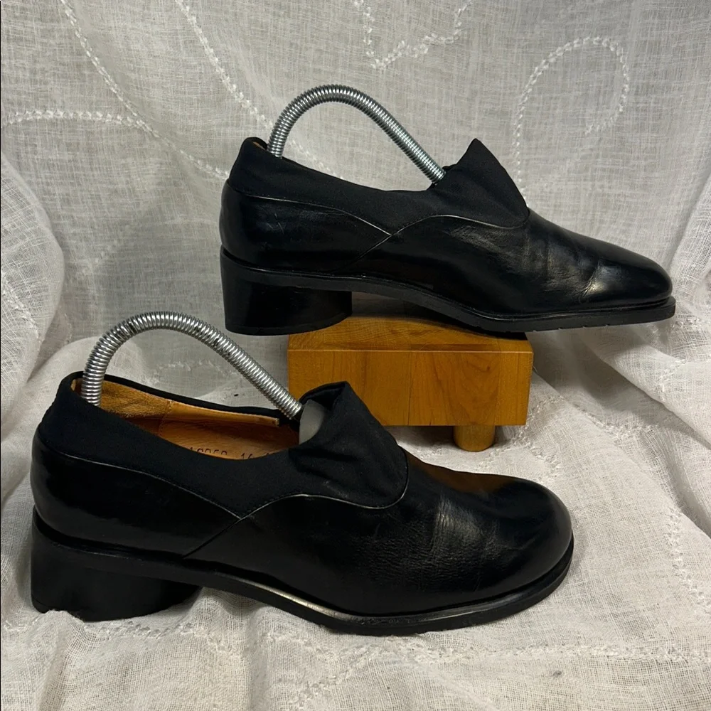 NWOT Think! leather solid heel loafers